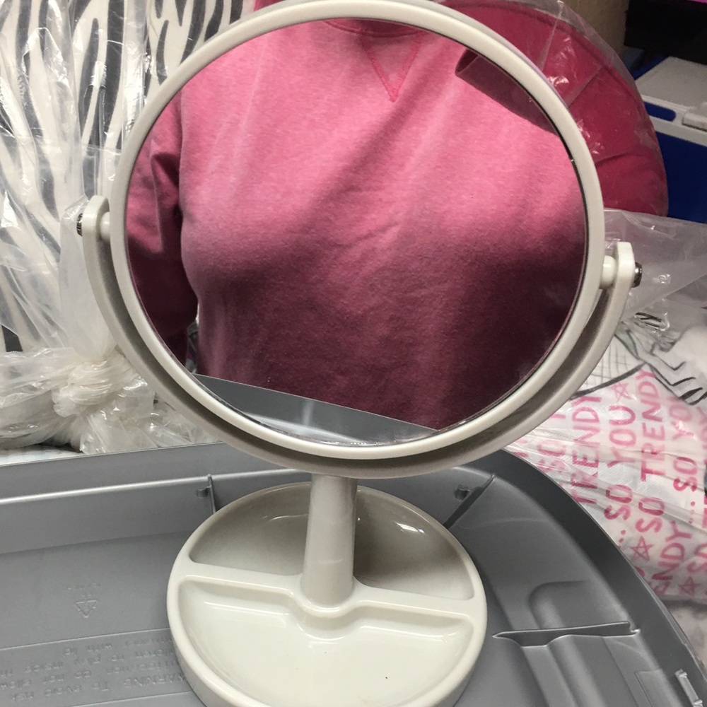 Cosmetic mirror